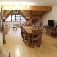 Grand studio loft idéal pour les familles, hotel em Ustou