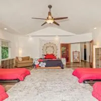 Heavenly Hawaii Retreat Home near Hilo and Ocean and Waterfalls, hotel v destinácii Honomu