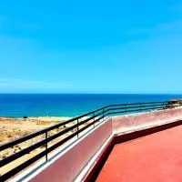 Gated oceanfront residence - chic apartment, хотел в Сале
