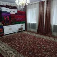 OMKA Guest House, hotel i Toktogul