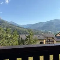 Appart 5 personnes, Barcelonnette, Lac serre-ponçon, vallée Ubaye: Barcelonnette şehrinde bir otel