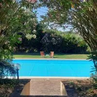 Podere Il Cerrone app Romilda con piscina, hotel di Fauglia