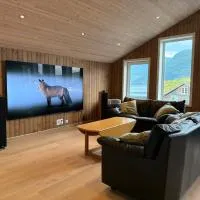 Living in a Nikolai Astrup motif 96m2, hotell i Vassenden