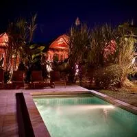 Damai Bungalows, hotel i Maluk