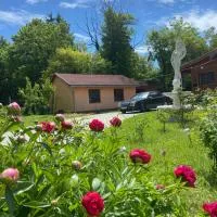 Babér Apartmanház Balatonakarattya,位于巴拉顿凯奈谢的酒店