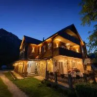 Riverside - Mountain Stay with Sauna, hotelli kohteessa Vusanje
