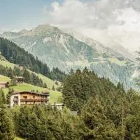 Hotel Bergkristall Zillertal - Adults Only, хотел в Хипах