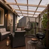 Modern lägenhet med trädgård på Österlen, nära hav & golf, hotel em Gärsnäs