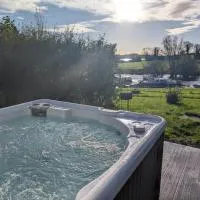 Rose Glamping pod, hotel en Derrylin