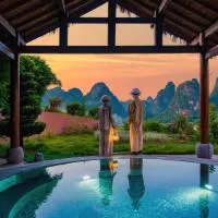 YUNORA Yangshuo Mountain Resort - Private Villas & Panoramic Sky Café & Hot Springs & Sky Infinity Pools & Yoga Expeience - English Speaking Service, hotel in Yangshuo