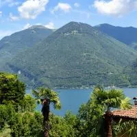 Casa Enzo e Tina by Quokka 360 - On the Shores of Lake Lugano, hotel u gradu Valsolda