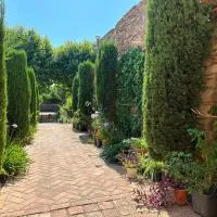 Peratallada में, होटल Hostal La Riera de Peratallada