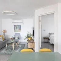 לגעת בלב, hotel v destinaci Javne'el