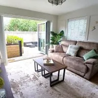 Luxury Modern Bungalow Louth - EV friendly & parking - Close to Riverside Walks & Pub, hotel a Louth