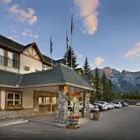 Coast Canmore Hotel & Conference Centre, хотел в Канмор