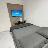 Ap em bairro nobre com garagem e ar, hôtel à Sobral