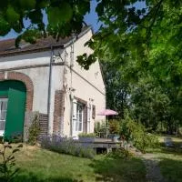 Joli gîte en pleine campagne à 12 min de Sens, hotel em Égriselles-le-Bocage