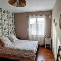 Chambre avec petit déjeuner: LʼOie şehrinde bir otel