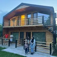 The Wildwood Basecamp - Patarlagele, hotell sihtkohas Pătîrlagele