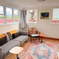 Farley Avenue Turret & Lounge، فندق في غريتاون