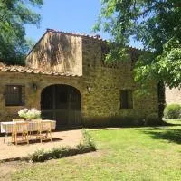 La Casa nel Bosco - Casa in pietra con giardino, hotell sihtkohas Vicchio