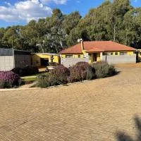Cradle Mount Hotel Suites, hotel a Muldersdrift