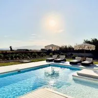 Noema Luxury Villas - Private Pool & Sea View, hotel di Kastraki Naxou