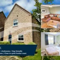 Baybreak - Part of the The Bay Filey Holiday Village with pool, gym and direct beach access, pub, restaurant, tennis and meadows walks, hotel em Filey