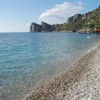 Marina del Cantone Chalet โรงแรมในเนราโน
