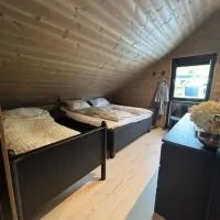 Rom med eget bad til leie felles inngang Uten kjøkken og stue Kun overnatting, hotel sa Tjørhom