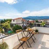Kaštela में, होटल Studio Petar with private parking and balcony near the beach