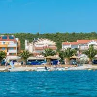 Hotel Joso – hotel w Sukošanie