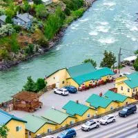 Yellowstone Riverside Cottages, hotell i Gardiner