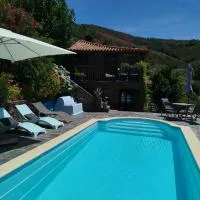 Bela Vista Alqueve - traditional stone house and private pool，阿加尼爾的飯店