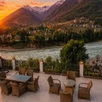 Hotel Hollywood Manali - Scenic River & Mountain View With Premium Rooms Near Mall Road, hotel v destinaci Manāli