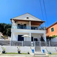 Blue Harbour Apartments, hotel em Petrití