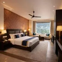 The Vaikunth -A four Star Hotel Centrally Heated & Air Cooled # Near Mall Road # Big Parking # Lift #Spacious Rooms # Most Awarded # Property Of The Year #, hotel i Dharamshala