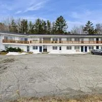 Charming condo w/ lake access, dock, WiFi & mountain views, hotel Rockwoodban