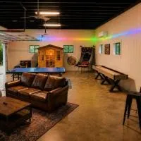 ATV Trail Cabin Sauna Cold Plunge Arcade, hotel Broken Bow-ban