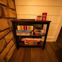 2BR Private Cabin - HotTub - Fire Pit - BBQ - Patio, готель у місті Брокен-Боу