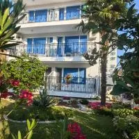 Albatros 2 Family Hotel, ξενοδοχείο σε Kiten