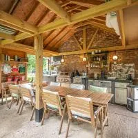 Toad Hall Lodges - Luxury Glamping Lodges Near Southwold!, hotel en Wangford