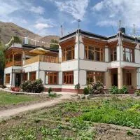 Kaya Guest House, hotel en Stak