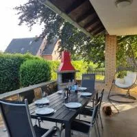 Robbenglück Tossens - 2 Ferienwohnungen oder ganzes Haus, bis 10 Personen, großer Garten, Hunde willkommen, 1,5 km zum Deich, hotel Tossensben