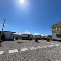 Yurt house, hotel en Tong
