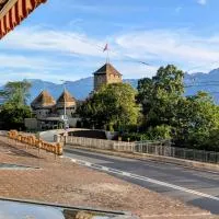 Chillon lake view by MK, хотел в Монтрьо