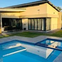 CELONIA VILLA - Euphoria Golf Estate – hotel w mieście Naboomspruit