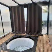 les gîtes de la Colombière 10 personnes, hotel em Longvic