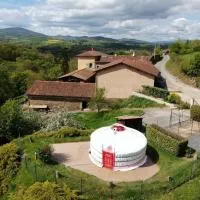 Notre yourte mongole, hotel en Chevinay
