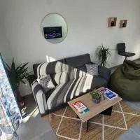 Charmant cocon avec Velux terrasse et barbecue, khách sạn ở Le Gué-dʼAlléré